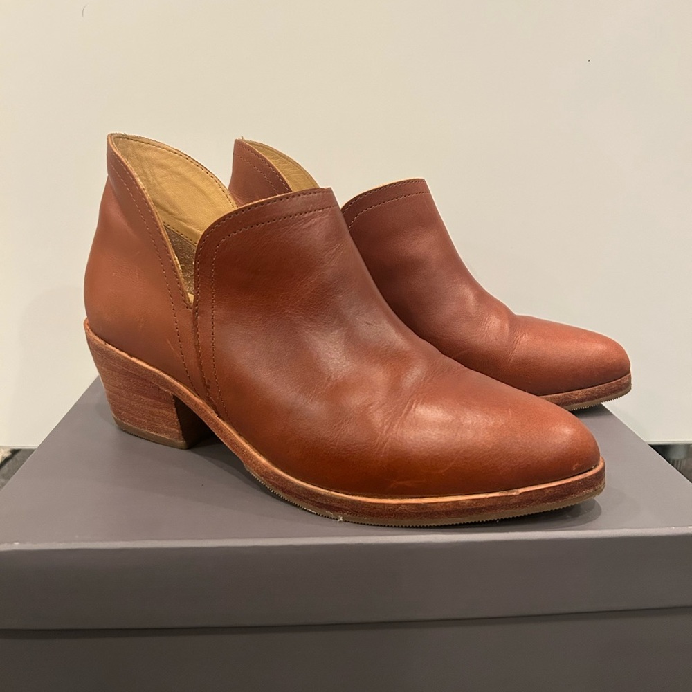 Nisolo Mia Ankle Boots in Brandy Leather